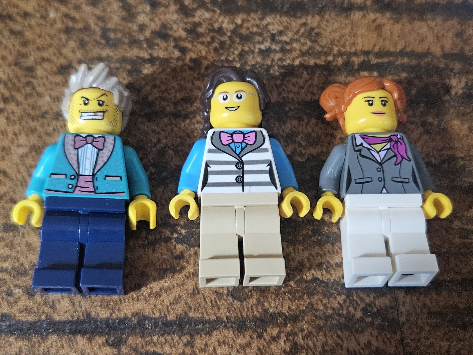 Lego Kit di costruzioni: lego lot de 3 figurines – Usato da Confignon venduto da Ecrofigs