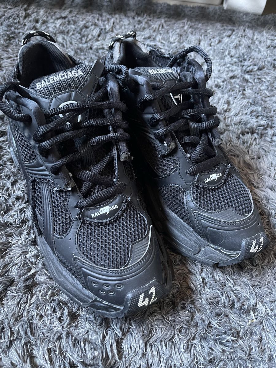 Balenciaga Scarpe da uomo: Balenciaga Runner Schwarz Grösse 42 – Usato da Lausen venduto da hel_w7yt 2