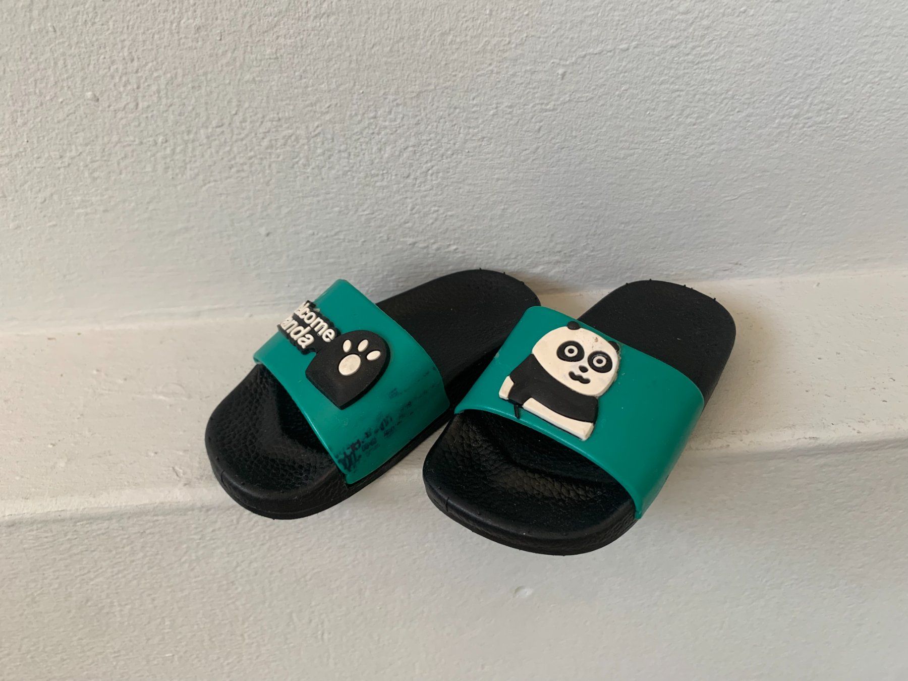 Scarpe per ragazzi: Baby flip flops panda size 19 – Usato da Neuchâtel venduto da _Easy_to_Find_