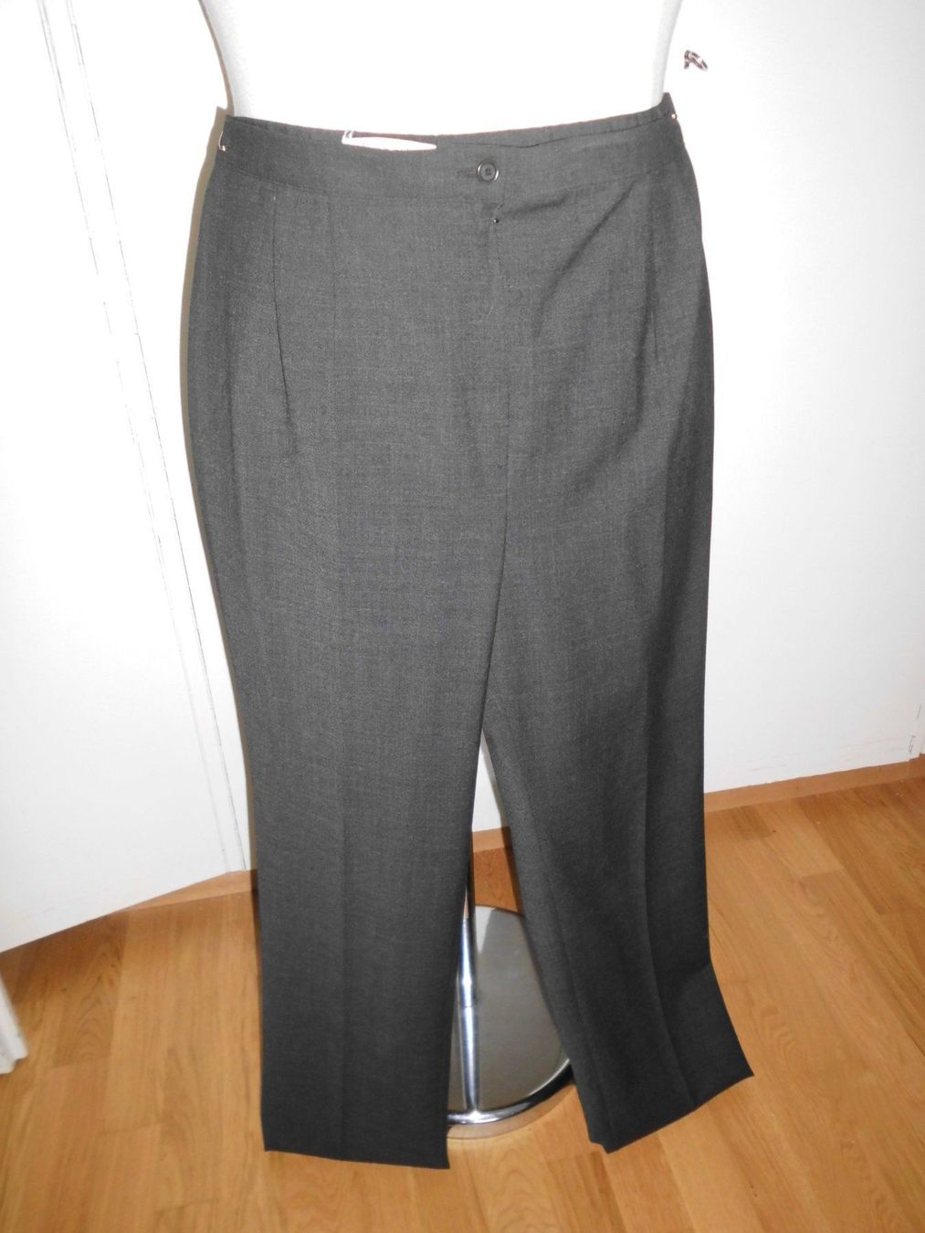 Pantaloni: pantalon gris chiné T. 44 – Nuovo (secondo la descrizione) da Marin-Epagnier venduto da Madja