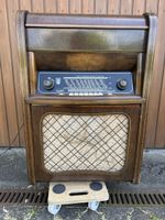 Antiker Radio mit integriertem Plattenspieler