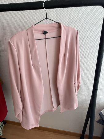 Veste blazer rose poudré, idéale pour la mi-saison!