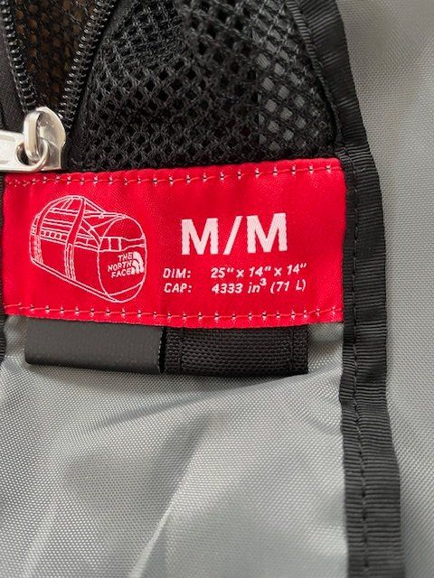 North Face Borse: The Northface Base Camp Duffle M schwarz – Nuovo (secondo la descrizione) da Niederuzwil venduto da Sonne026 6