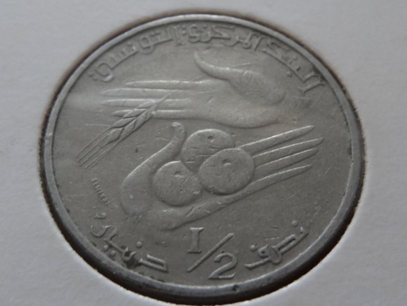 Tutti le monete: TUNISIE  1/2  Dinar  1983 – Usato da Romanel-sur-Lausanne venduto da Swift13 1