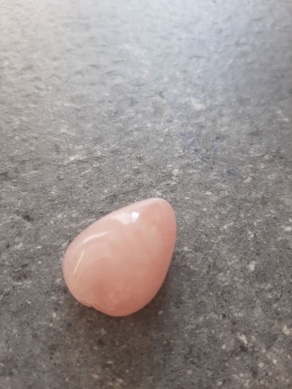 Minerali & Pietre curative: Rosenquarz Stein (18g) – Usato da Wittenbach venduto da lukelu 1