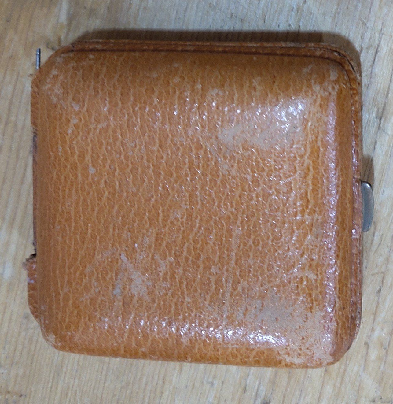 Wecker: Reise Wecker AMYRAL Vintage Lederetui – Defekt aus Steinhof SO von Morepointless 1