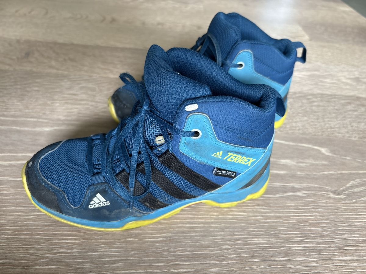 Adidas Chaussures garçon: Wanderschuhe Adidas Terrex, Gr. 31 – D'occasion à Hergiswil NW par mar_js5v