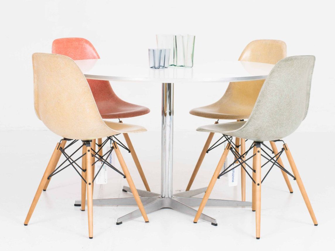Fritz Hansen Tavoli: Fritz Hansen Circular Tisch von Arne Jacobsen – Usato da Zürich venduto da STUZH38