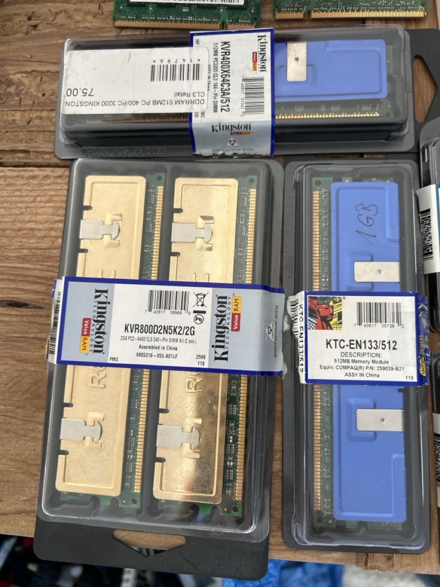 Componenti elettronici: Div. Ram ungetestet – Usato da Neftenbach venduto da zur_z6vt 1