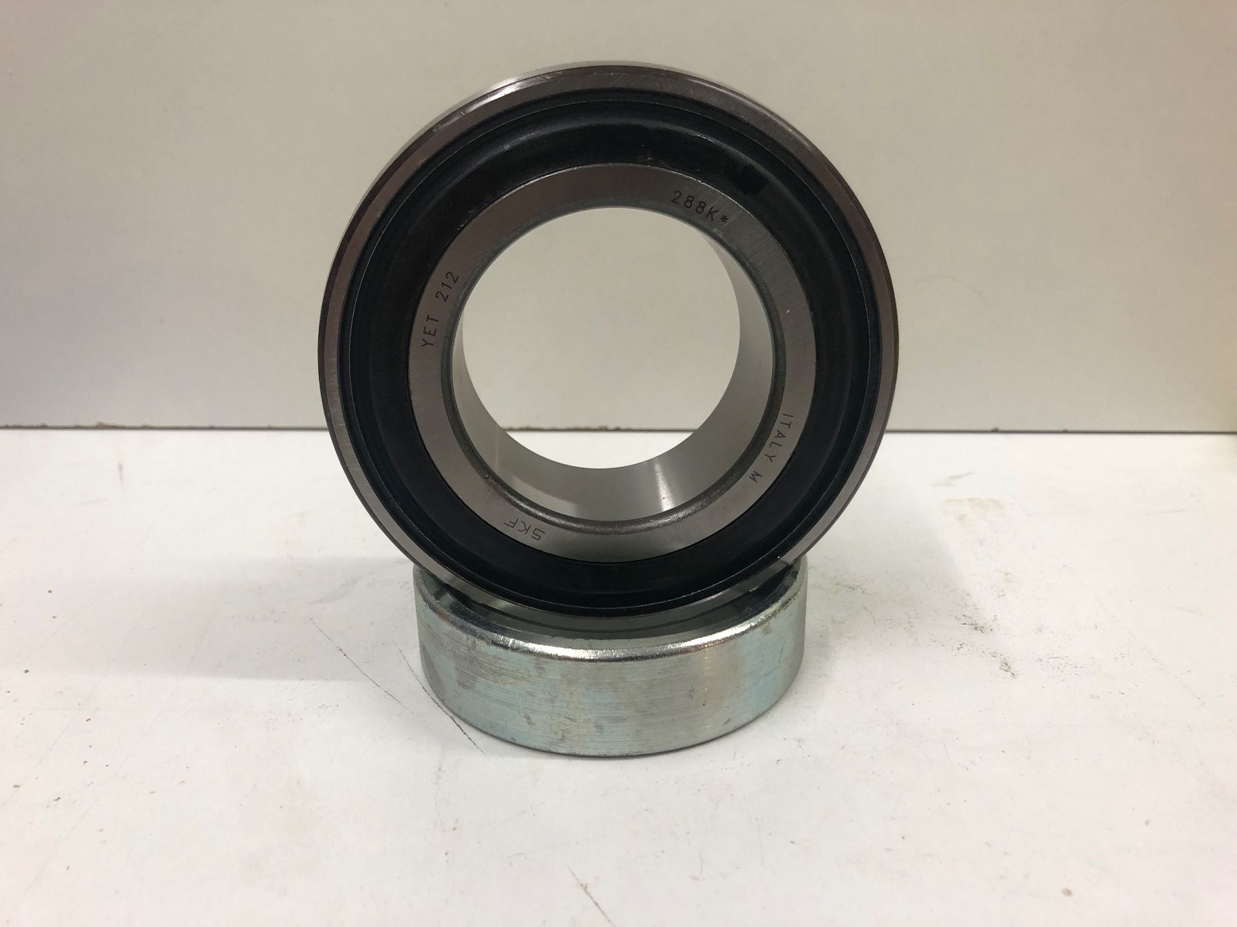 SKF Cuscinetti a sfere: Spannringlager SKF YET 212 – Nuovo e nell'imballaggio originale da Schötz venduto da EMTEC02 2