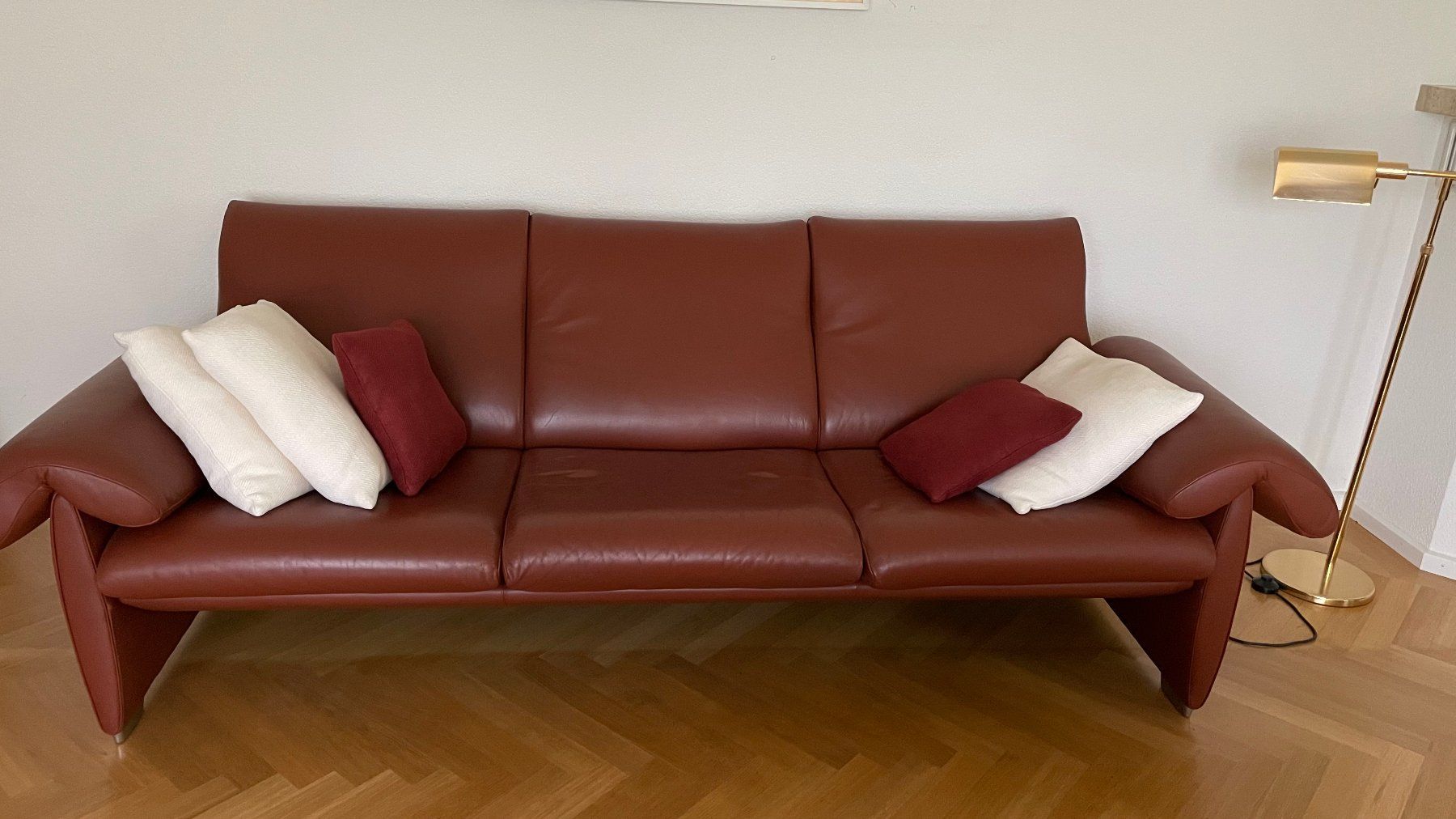 De Sede Divani: De Sede Sofa Gruppe 3er + 2er + Sessel mit Hocker – Usato da Zürich venduto da 4claudi