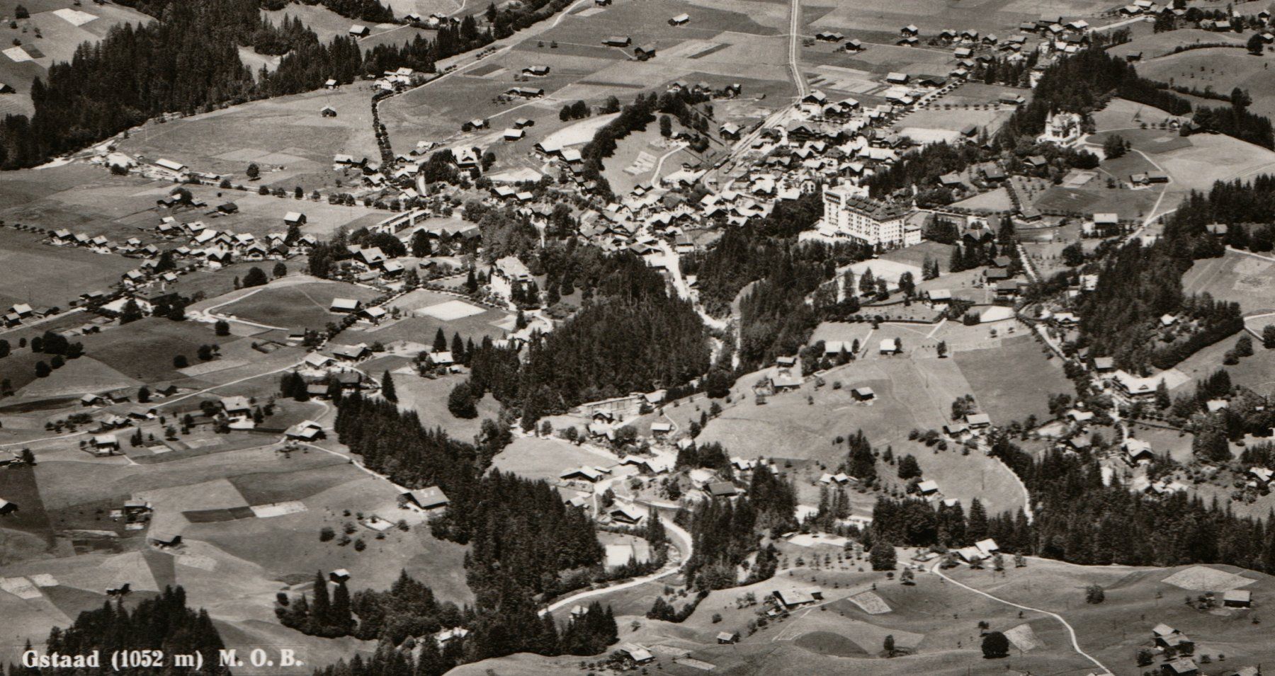 Cartoline postali: Gstaad - Flugaufnahme? – Usato da Fällanden venduto da Blausegelfliege