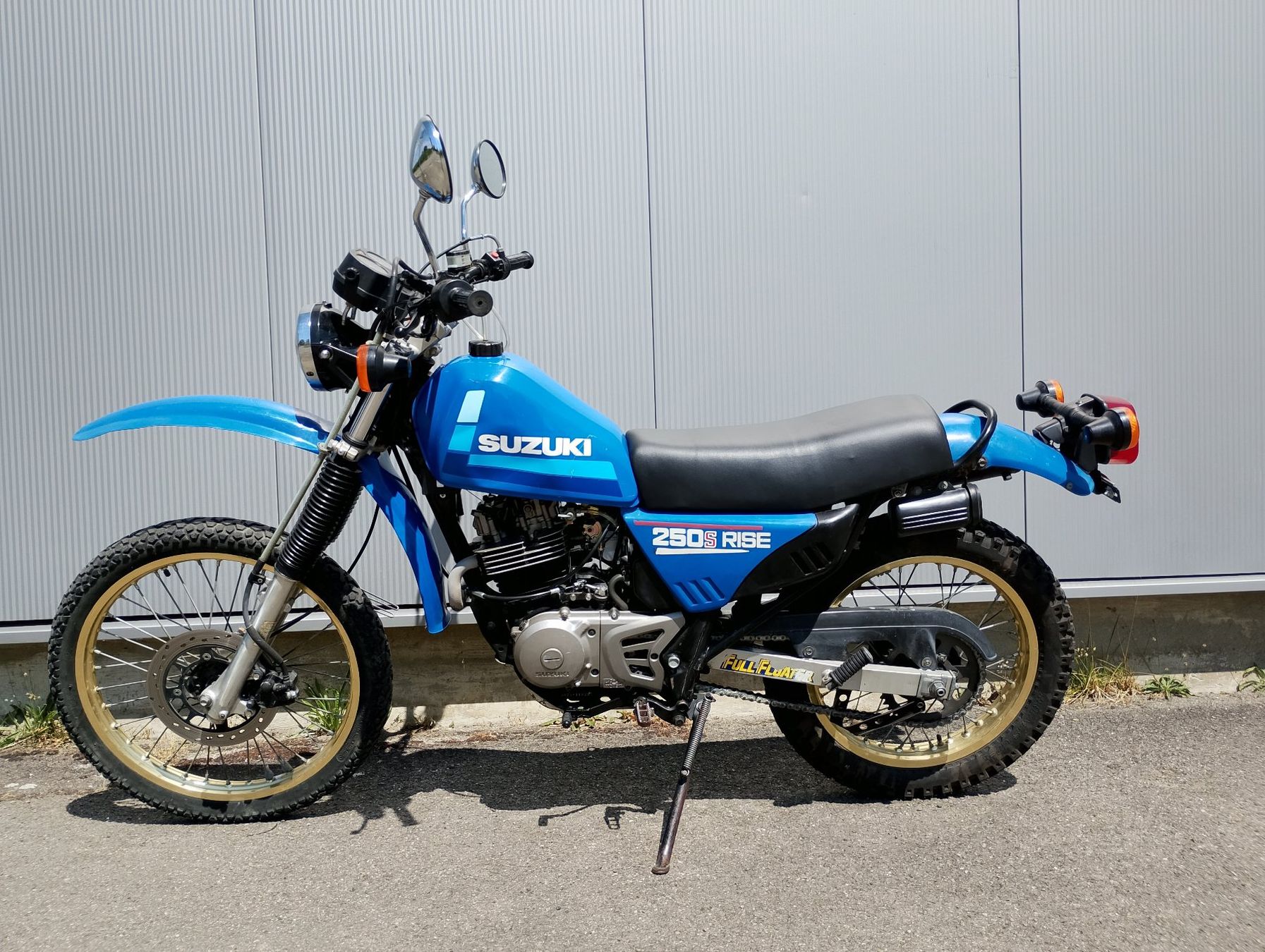 Suzuki Enduro: Suzuki DR 250 S Veteran – Defekt aus Basadingen von Class-X_Parts 3