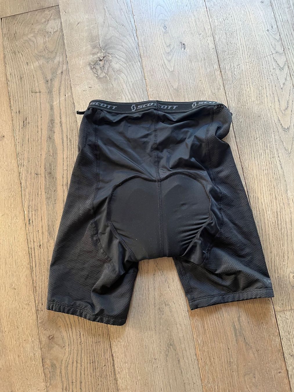 Scott Scarpe, pantaloni & magliette da ginnastica: Velodress von Scott – Usato da Wettingen venduto da Volltreffer10 4