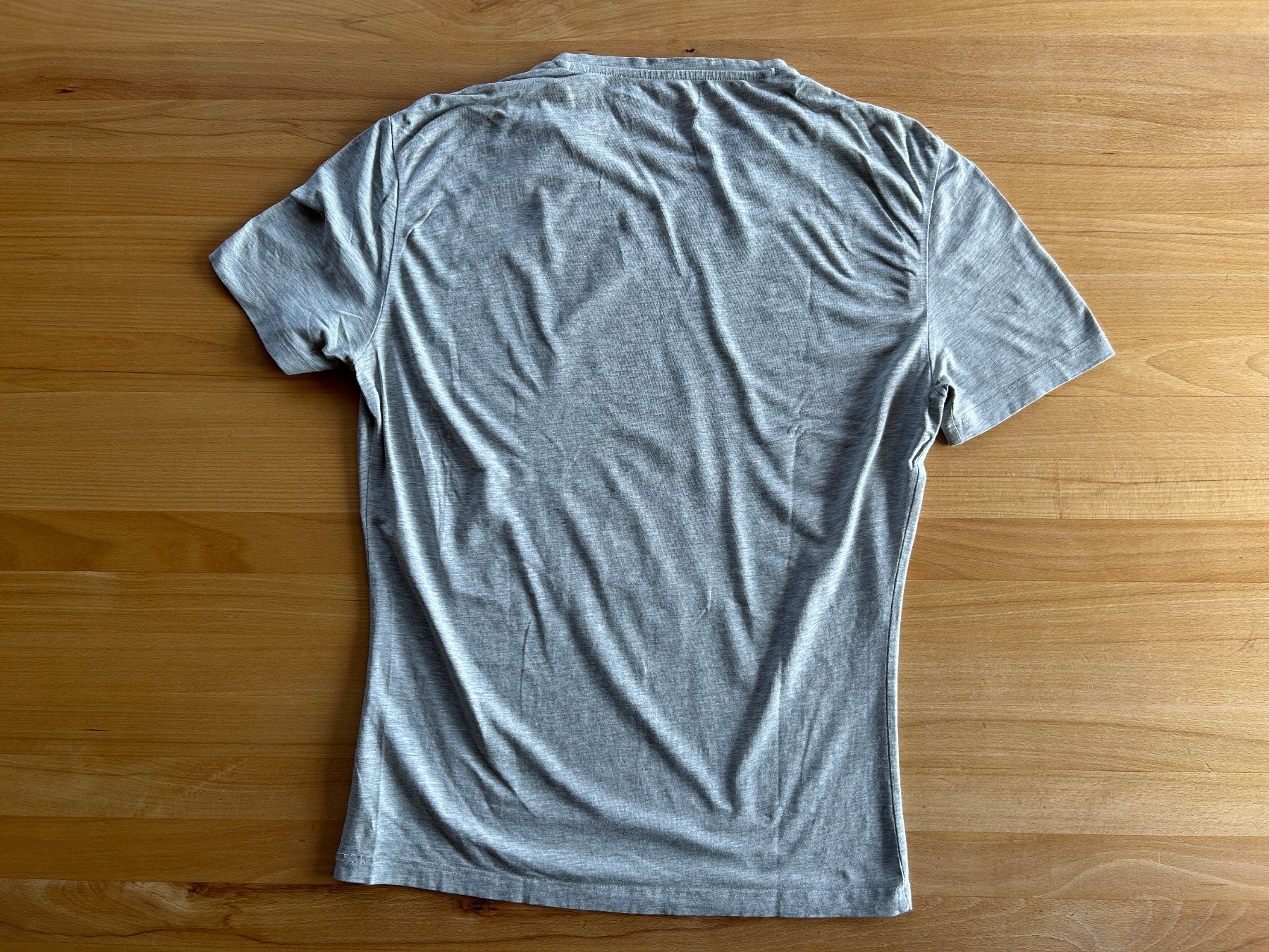 H&M T-shirt: Hellgraues V-Ausschnitt T-Shirt Grösse M – Usato da Grosswangen venduto da che_gr 2