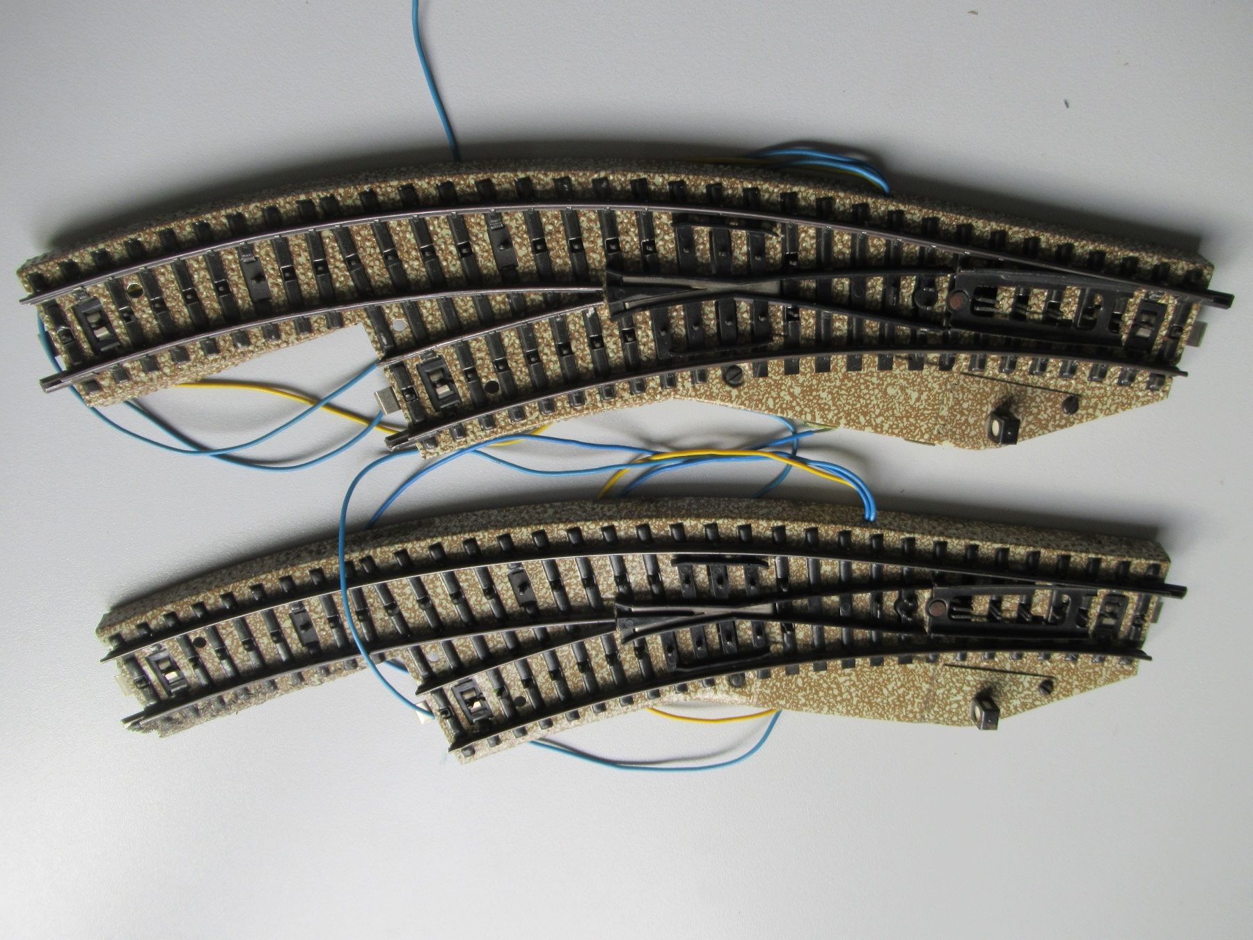 Märklin Modelleisenbahnen: 2 Elektromagnetische Bogen-Weichen 5141 – Gebraucht aus Obergösgen von cairn