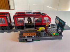 Tolle Lego Strassenbahn mit Haltestelle 60423