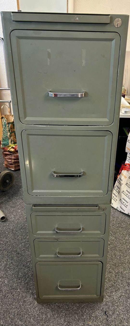 Armadi: Vintage Metallschrank – Usato da Grüt (Gossau ZH) venduto da wisdomio7