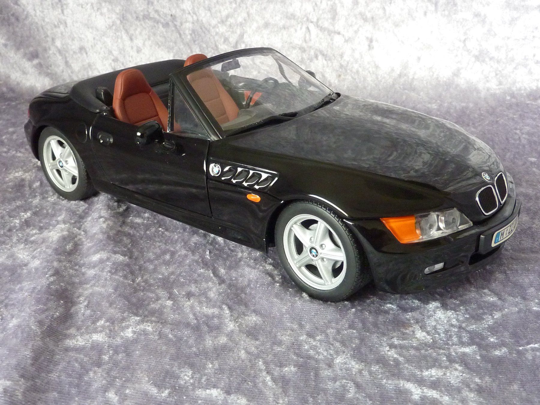 UT Models Modellini d'auto: BMW Z3 Roadster 1:18 – Nuovo (secondo la descrizione) da Dürrenäsch venduto da modellautos4you 5