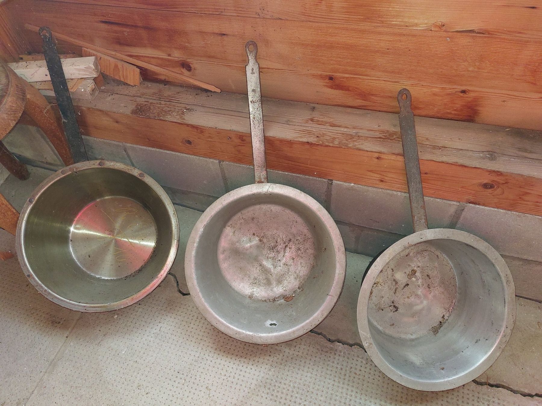 Padelle: 3 Antike Holzherdpfannen – Usato da Kloten venduto da Romy45