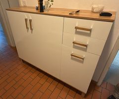Schuhkommode weiss mit Holzoberfläche und Schubladen