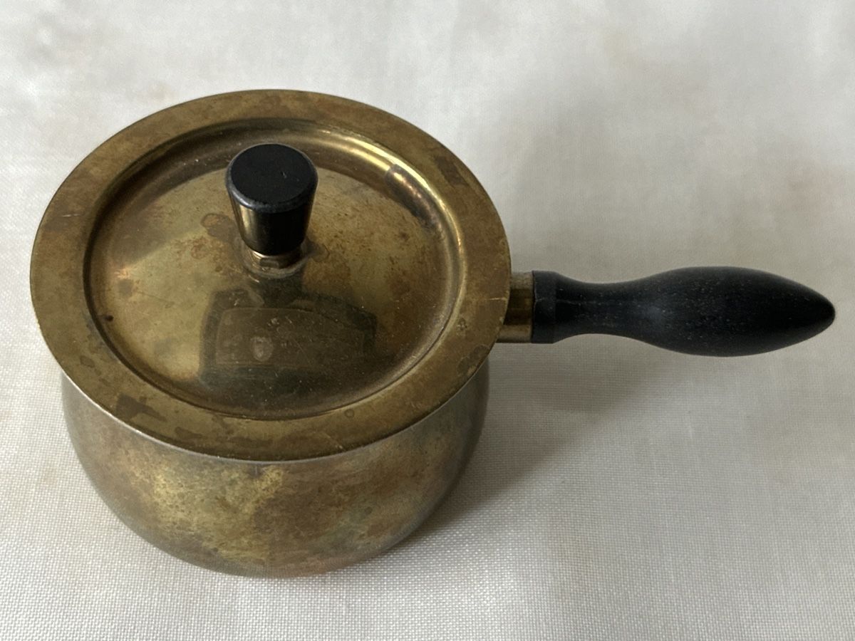 Pfannen: Antikes Messing-Pfännchen mit Deckel, Durchmesser ca.  7cm – Gebraucht aus Zürich von Chaeffeler