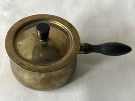 Antikes Messing-Pfännchen mit Deckel, Durchmesser ca.  7cm