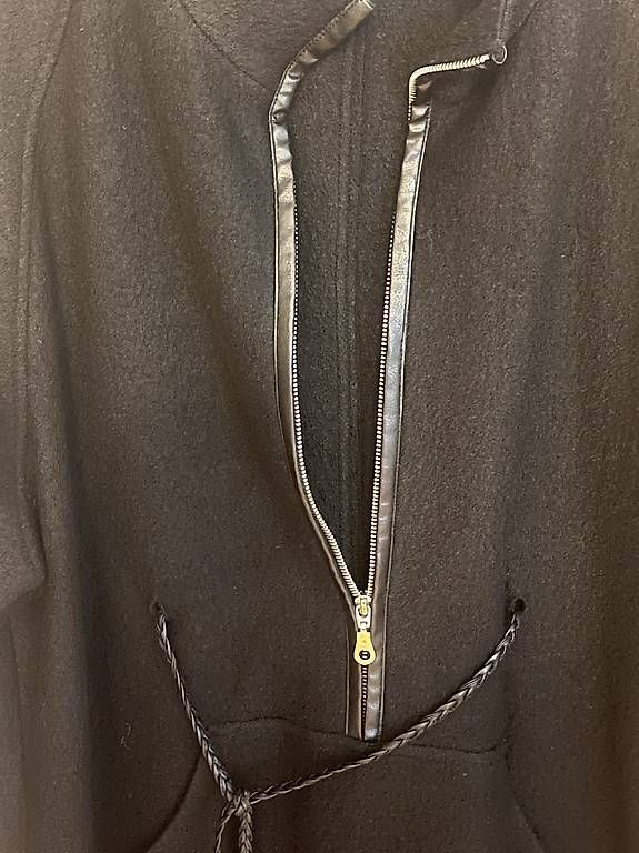 Sonstige Damenmode: Poncho nero – Neu und originalverpackt aus Jona von sen_vd8v 2