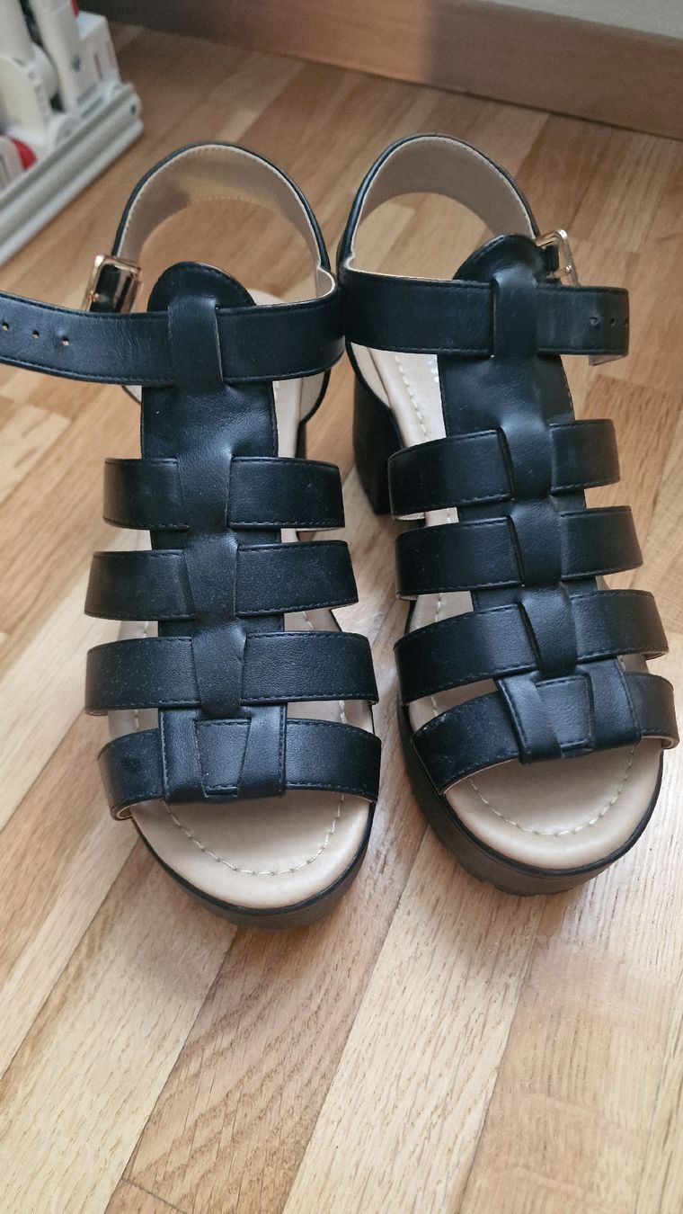 Scarpe da donna: Sandales compensées noires pointure 39 – Usato da Givisiez venduto da lei_7r7z 1
