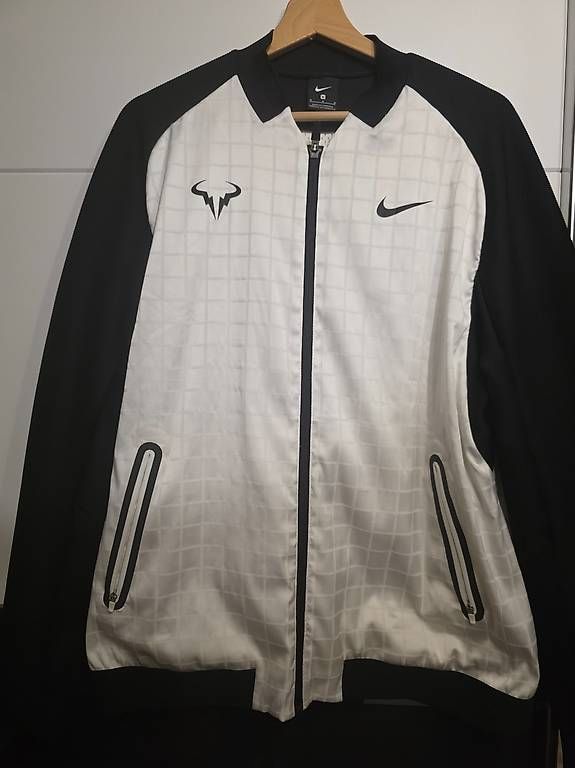 Nike Jacken: Nike Trainerjacke Grösse M – Gebraucht aus Rüthi (Rheintal) von Foensi67