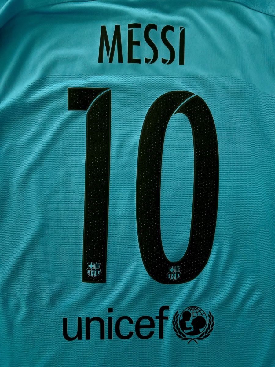 FC Barcelona Canottiere & Pantaloni: FC BARCELONA NIKE MESSI AUTHENTIC THIRD TRIKOT – Nuovo (secondo la descrizione) da Rain venduto da JerseyLegends 1