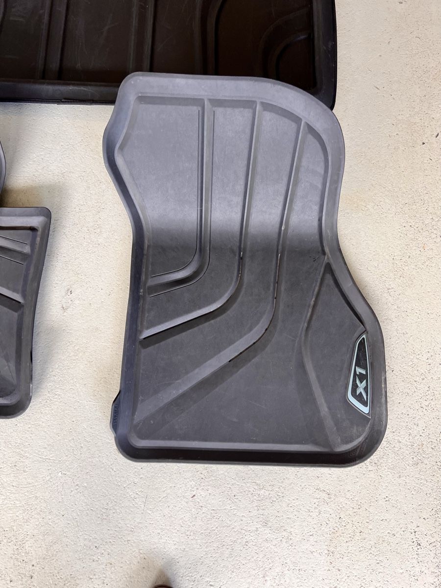 BMW Tappeti & Tappetini: Fussmatten BMW X1 Gummi Satz gebraucht – Usato da Beckenried venduto da Mark101 2