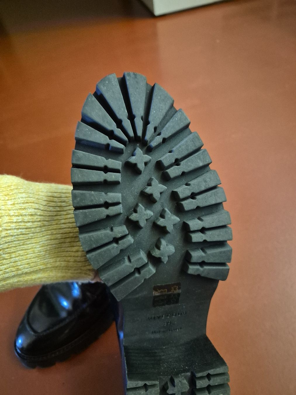 Scarpe da donna: Schwarze Leder Slipper Loafer Rivecoure 39 – Usato da Zürich venduto da Enila1977 5