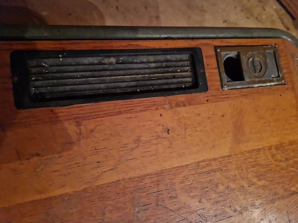 Scrivanie: Ancien bureau d'écolier double – Usato da Ste-Croix venduto da gfamily 3