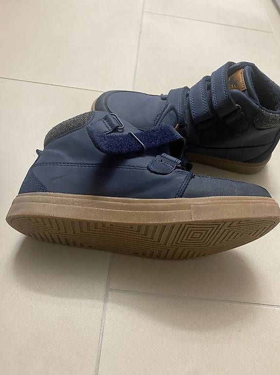 Chaussures garçon: Schuhe Kinder Winter Gr35.5  – D'occasion à Basel par svetlana010 2