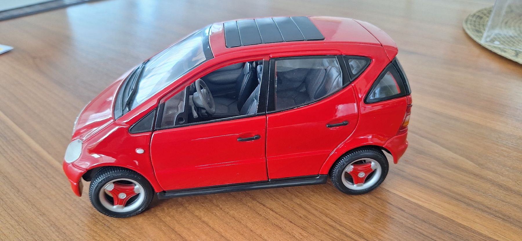 Mercedes-Benz Modellini d'auto: Mercedes Modell A 140 1:18 – Nuovo e nell'imballaggio originale da Brugg AG venduto da bacbac5757 2