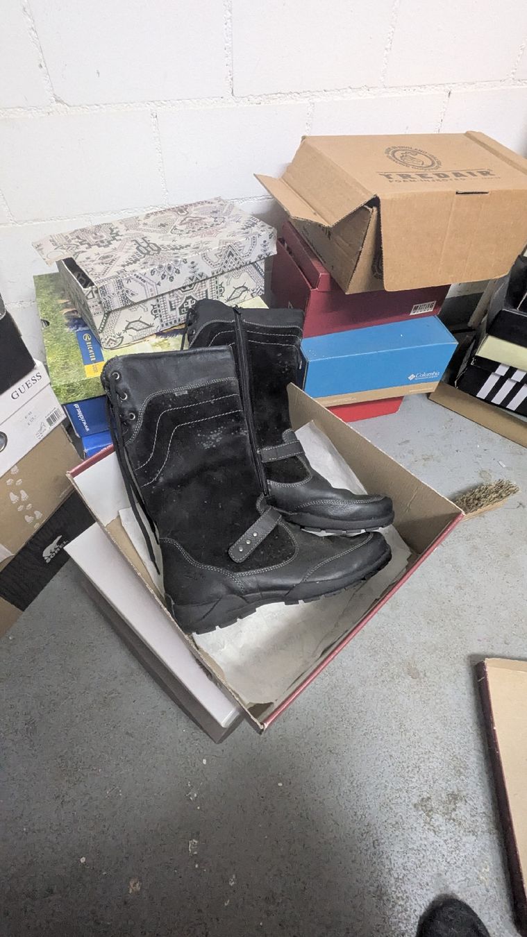 Scarpe da donna: schwarze Stiefel – Usato da Morgarten venduto da rra_jvw7
