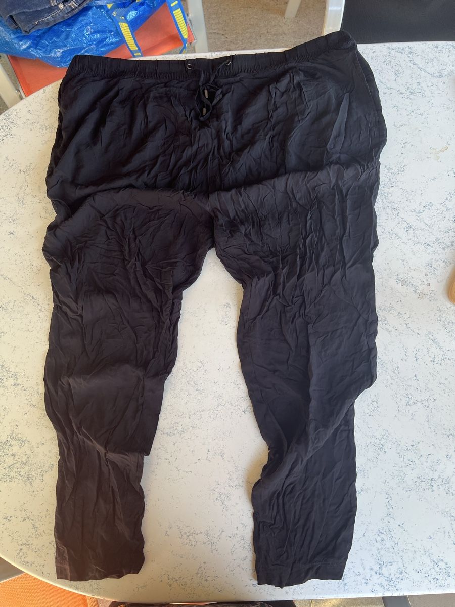 Hosen: Hose lang dünn 52 – Gebraucht aus Heitenried von Kaeser1992