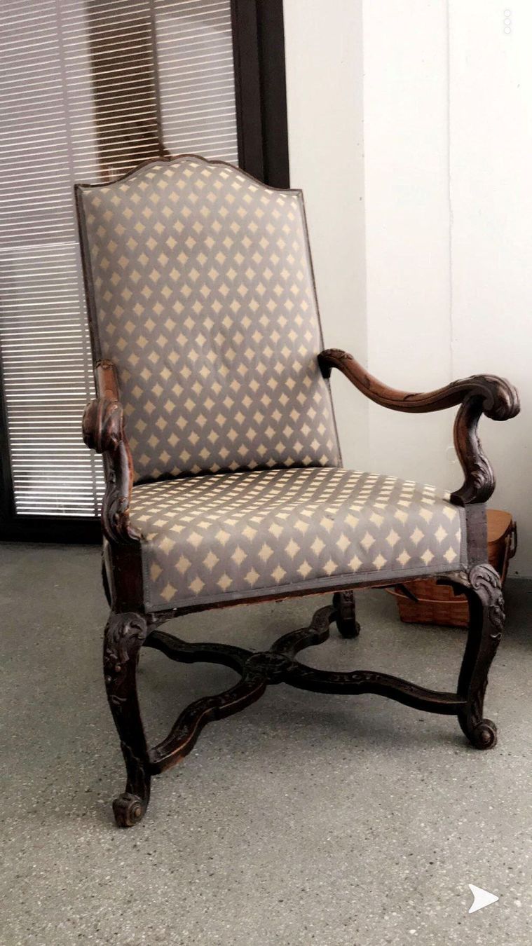 Sedie: Antique carved arm chair – Usato da Lausanne venduto da NYC67