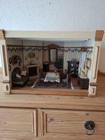 Puppenhaus, selbstgemacht mit alzen Möbeln