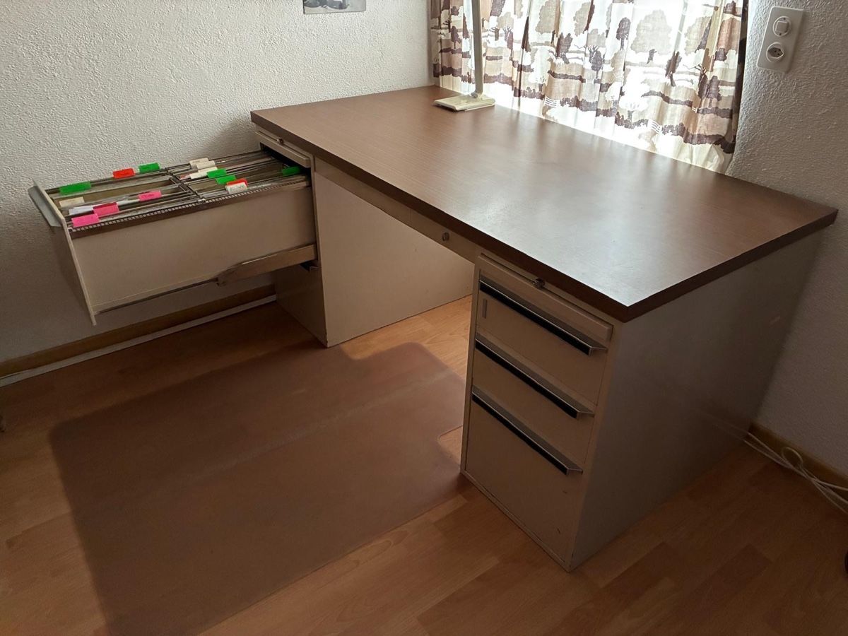 Bigla Bureaux: Büromöbel Bigla für Werkstatt oder Zuhause – D'occasion à Wynigen par nawy82 1