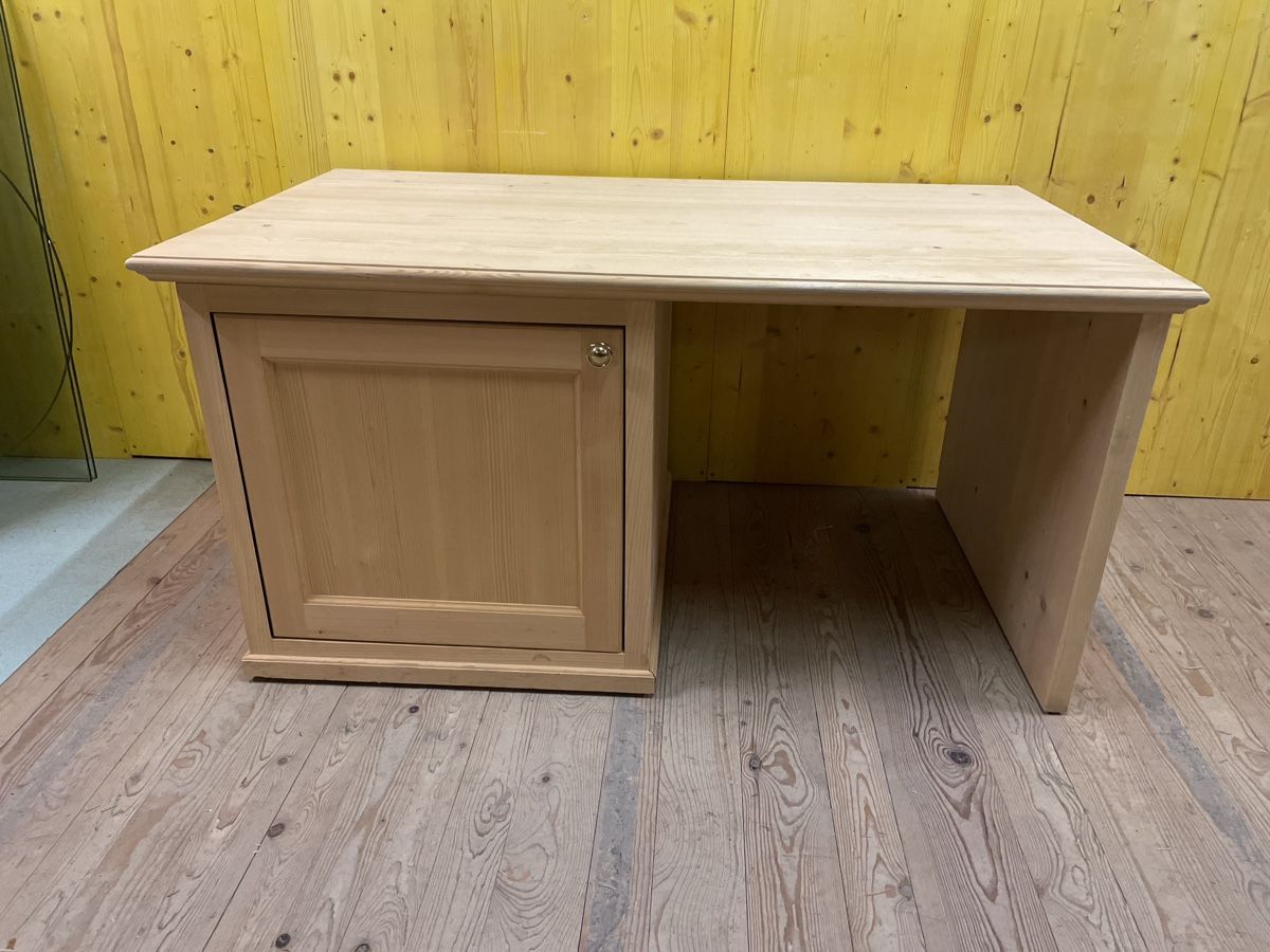 Bureaux: Schreibtisch Tanne – D'occasion à Almens par bsundrix