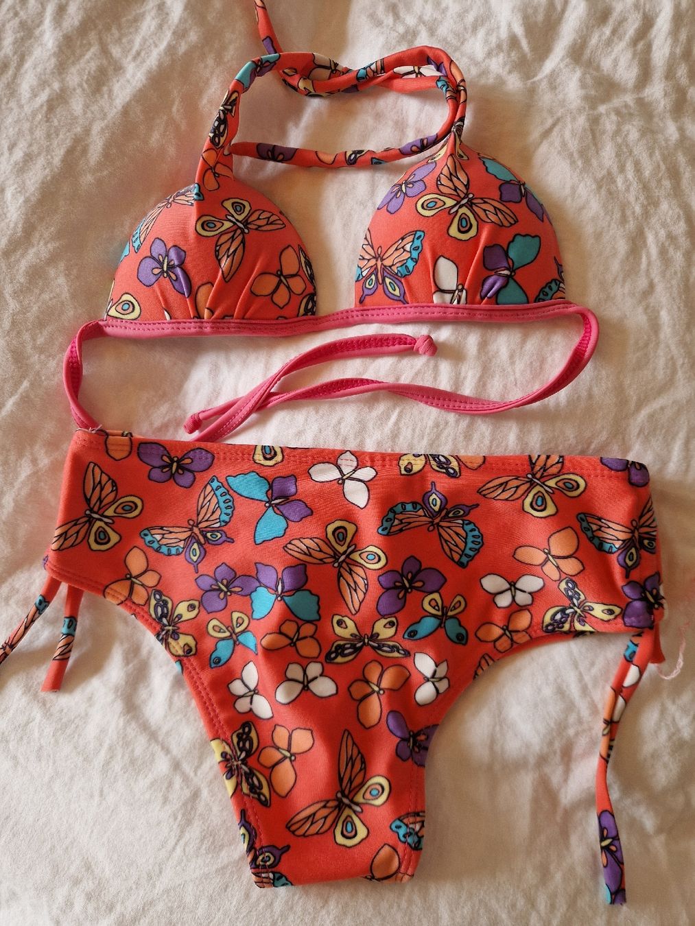 Badekleider & Bikinis: Sommerlicher Bikini mit Schmetterlingsmuster, Grösse 128 – Gebraucht aus Gwatt (Thun) von Letzte-Chance-III 3