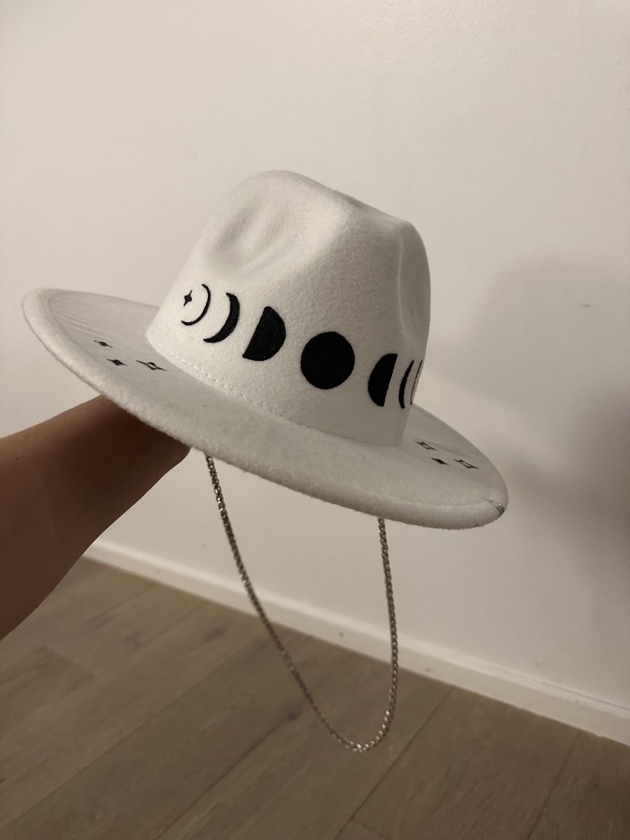 Copricapi, berretti & cappellini: Moon Phase Fedora Hat – Usato da Nyon venduto da My_wardrobe 1