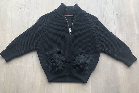 Neuwertige PRADA-Strickjacke
