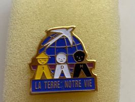 PIN'S - LA TERRE NOTRE VIE