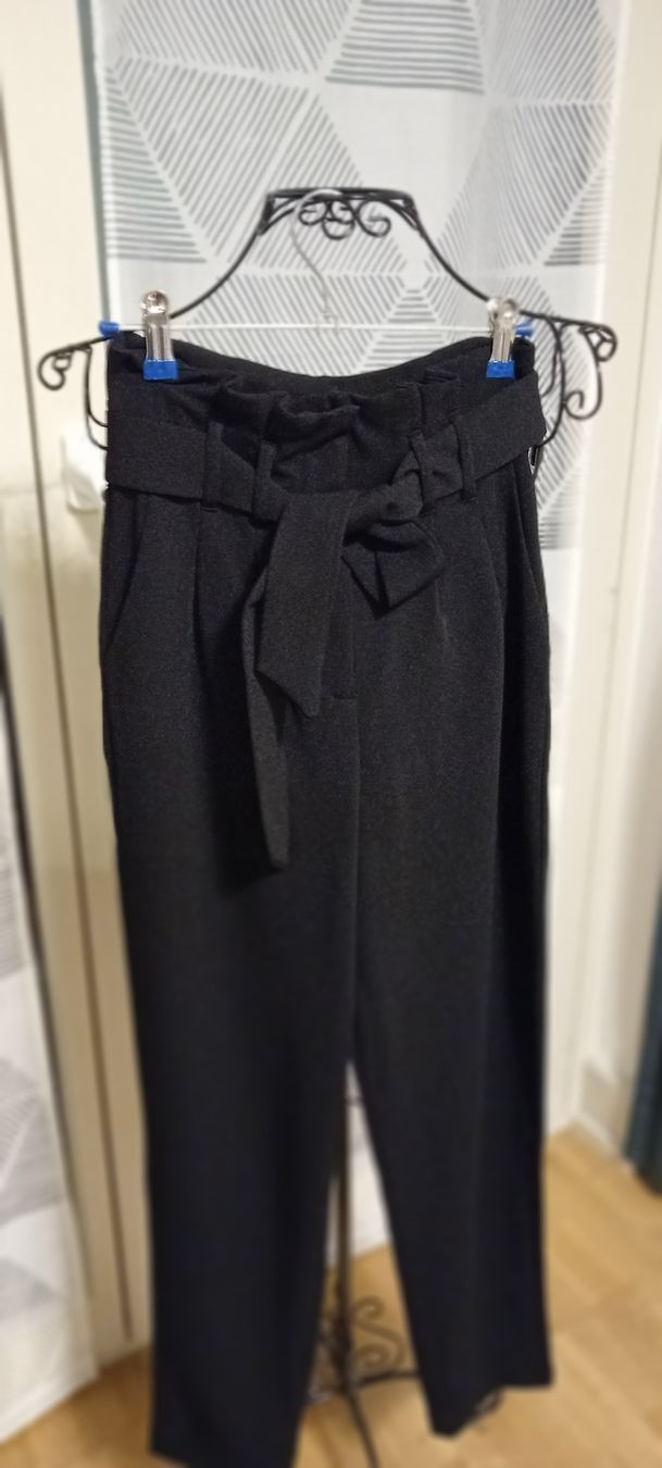 Pantaloni: hose mit bindgürtel vero moda – Nuovo (secondo la descrizione) da zürich venduto da janjaz 1