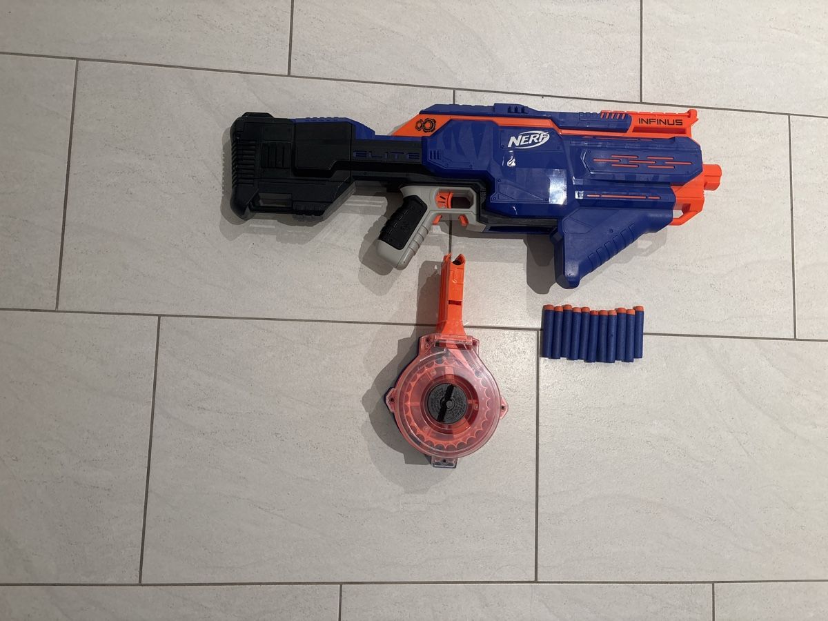 Nerf Jouets: Nerf Elite Infinus – D'occasion à Fällanden par kmu_np9w