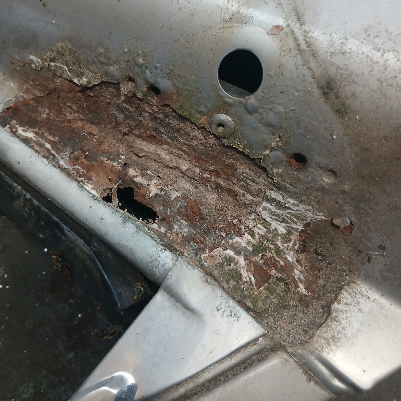 Saab Tutti pezzi di ricambio auto: Portière gauche Saab 99 – Usato da la heutte venduto da Auto-stock 4