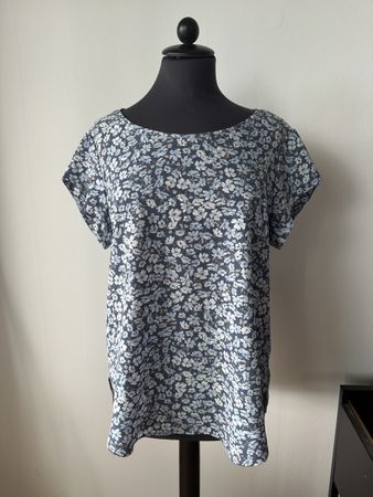 Damen Bluse Blumenmuster Dunkelblau Weiss Grösse M guter Zus